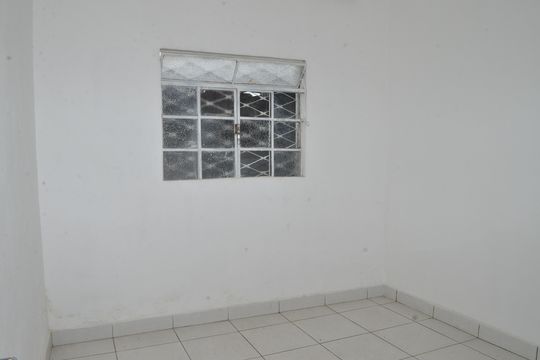 Quarto 1 de casa para alugar com 2 quartos, 30m² em Goiânia, Belo Horizonte