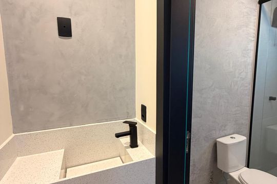 Banheiro da Suíte Superior de casa de condomínio para alugar com 4 quartos, 200m² em Jardim Samambaia, Jundiaí