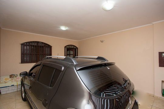 Garagem de casa à venda com 3 quartos, 176m² em Piraporinha, Diadema