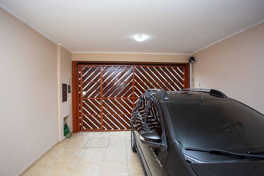 Garagem de casa à venda com 3 quartos, 176m² em Piraporinha, Diadema