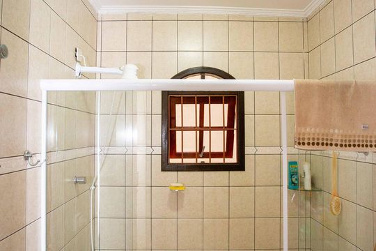 Banheiro Social de casa à venda com 3 quartos, 176m² em Piraporinha, Diadema