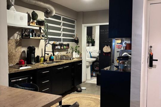 Banheiro de apartamento à venda com 1 quarto, 60m² em Vila Ipojuca, São Paulo