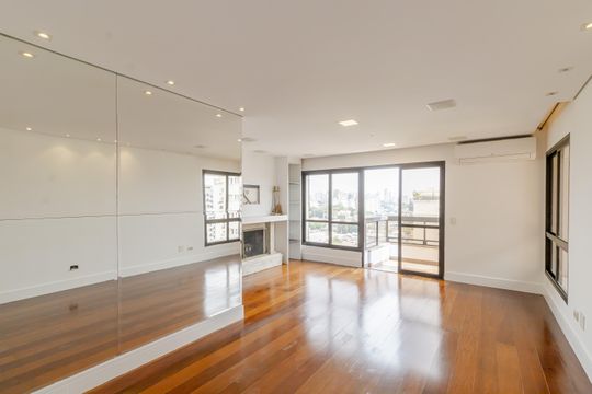 Apartamento para alugar com 3 quartos, 105m² em Indianópolis, São Paulo
