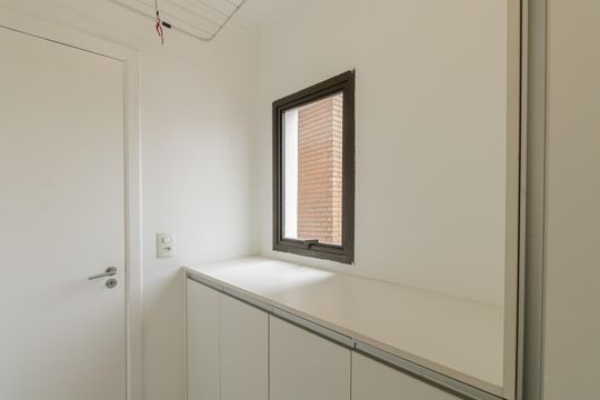 Quarto de serviço de apartamento para alugar com 3 quartos, 105m² em Indianópolis, São Paulo