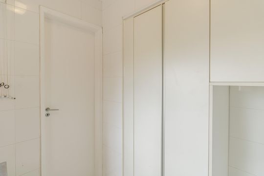 Quarto de serviço de apartamento para alugar com 3 quartos, 105m² em Indianópolis, São Paulo