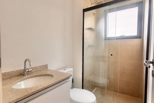 Banheiro quarto de apartamento para alugar com 1 quarto, 61m² em Continental, Osasco