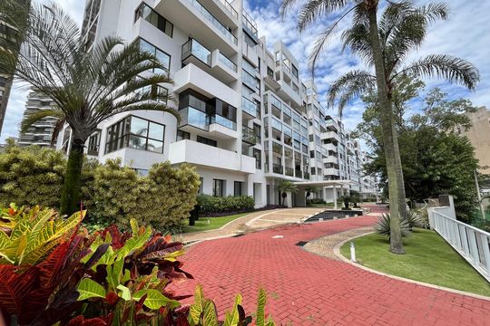 Fachada do bloco de apartamento para alugar com 1 quarto, 105m² em Barra da Tijuca, Rio de Janeiro