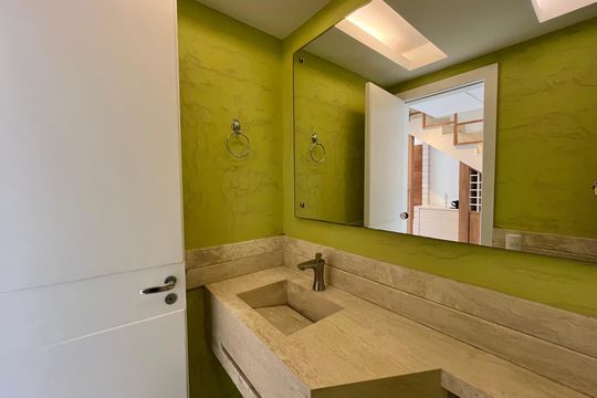 Banheiro social  de apartamento para alugar com 1 quarto, 105m² em Barra da Tijuca, Rio de Janeiro