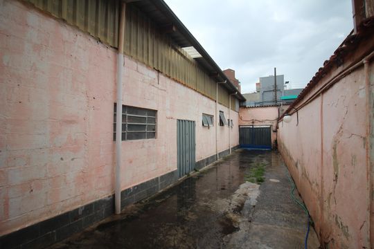 Quintal de casa à venda com 2 quartos, 365m² em Glória, Belo Horizonte