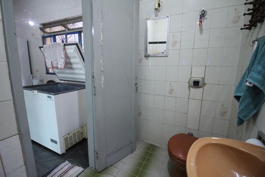 Banheiro de casa à venda com 2 quartos, 365m² em Glória, Belo Horizonte