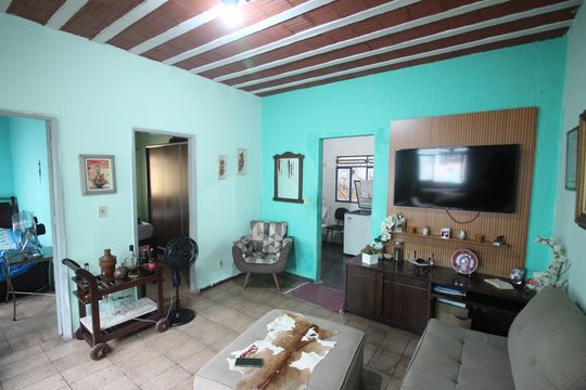 Casa à venda com 2 quartos, 365m² em Glória, Belo Horizonte