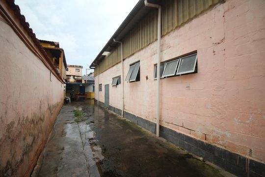 Quintal de casa à venda com 2 quartos, 365m² em Glória, Belo Horizonte