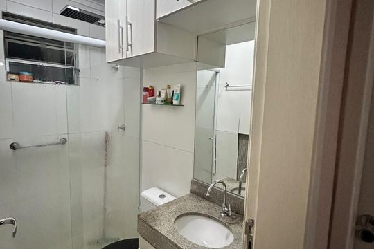 Banheiro de apartamento para alugar com 2 quartos, 47m² em Vila Bremen, Guarulhos