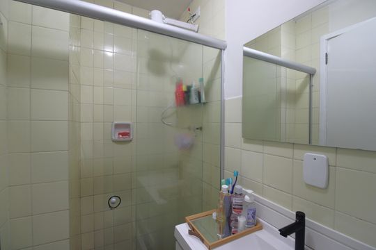 Banheiro de apartamento à venda com 2 quartos, 65m² em Jacarepaguá, Rio de Janeiro