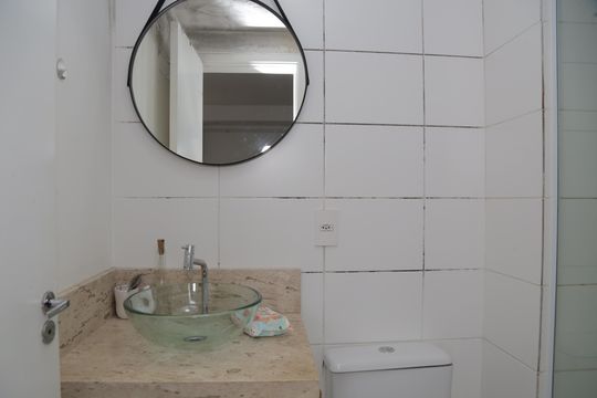Banheiro de apartamento para alugar com 1 quarto, 45m² em Vila Carmosina, São Paulo