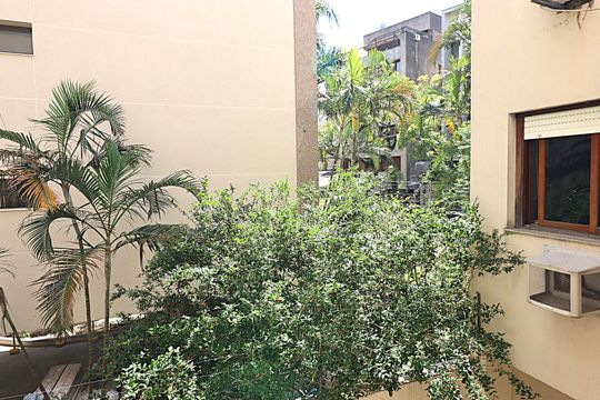 Vista da Suíte de apartamento à venda com 2 quartos, 74m² em Higienópolis, Porto Alegre