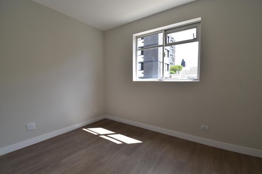 Quarto 2 de apartamento à venda com 2 quartos, 67m² em Água Verde, Curitiba