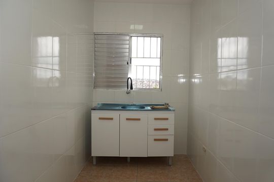 Cozinha de casa de condomínio para alugar com 1 quarto, 21m² em Jardim das Rosas, Embu das Artes