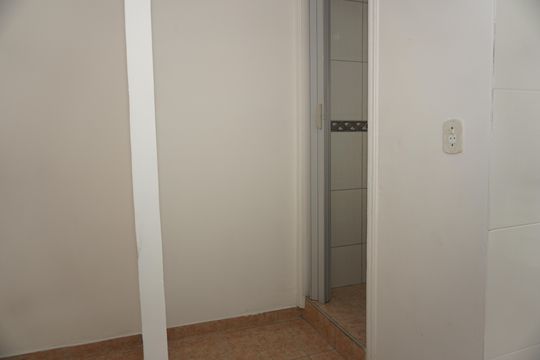 Banheiro de casa de condomínio para alugar com 1 quarto, 21m² em Jardim das Rosas, Embu das Artes
