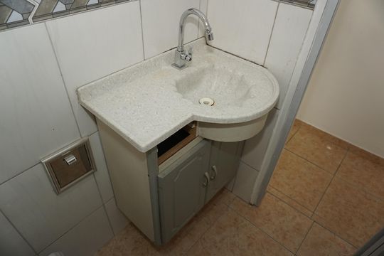 Banheiro de casa de condomínio para alugar com 1 quarto, 21m² em Jardim das Rosas, Embu das Artes