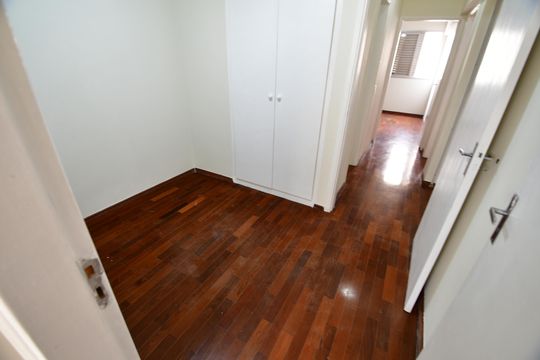 Quarto de Serviço de apartamento para alugar com 2 quartos, 80m² em Centro, Campinas