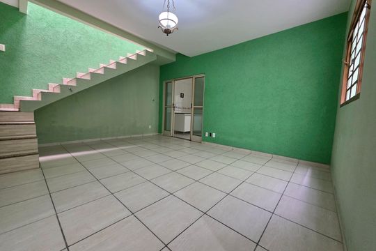 Casa para alugar com 5 quartos, 250m² em São João Batista, Belo Horizonte