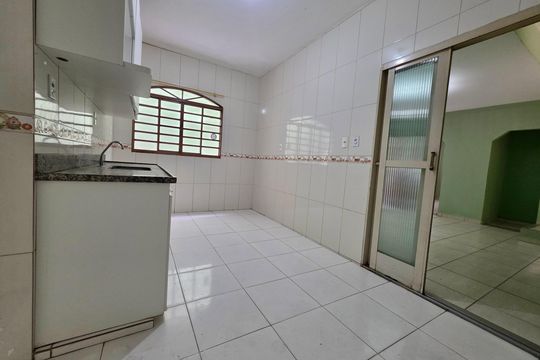 Cozinha de casa para alugar com 5 quartos, 250m² em São João Batista, Belo Horizonte