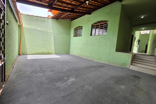 Garagem de casa para alugar com 5 quartos, 250m² em São João Batista, Belo Horizonte