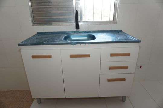 Cozinha de casa para alugar com 1 quarto, 30m² em Jardim das Rosas, Embu das Artes