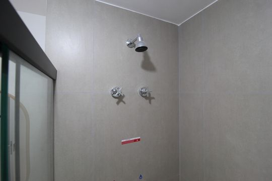 Banheiro de kitnet/studio à venda com 1 quarto, 24m² em Vila Olímpia, São Paulo