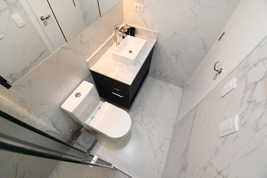 Banheiro de apartamento para alugar com 1 quarto, 47m² em Centro, Curitiba