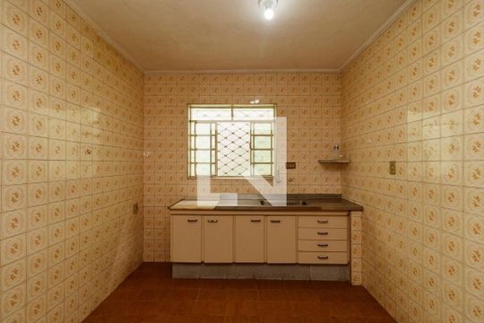 Casa à venda com 2 quartos, 75m² em Parque Vitoria, São Paulo