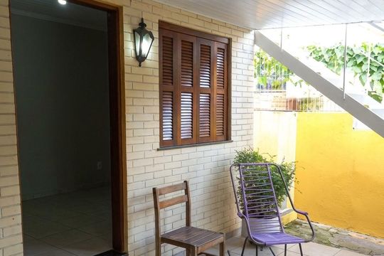 Área externa de casa à venda com 3 quartos, 130m² em Cavalhada, Porto Alegre