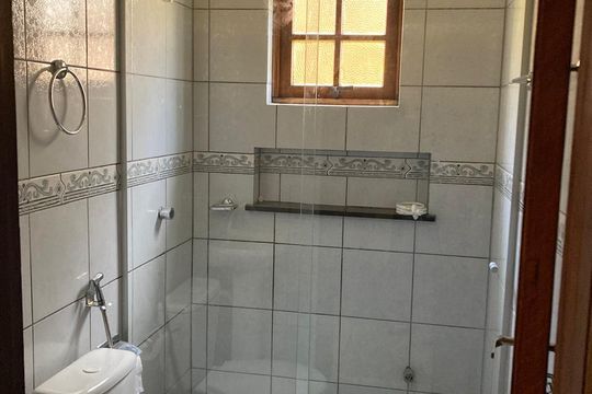Banheiro 1 de casa à venda com 3 quartos, 130m² em Cavalhada, Porto Alegre