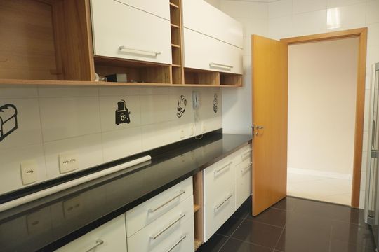 Cozinha de apartamento para alugar com 3 quartos, 122m² em Tamboré, Santana de Parnaíba