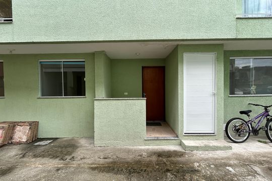 Fachada de casa para alugar com 2 quartos, 62m² em Osvaldo Cruz, Rio de Janeiro