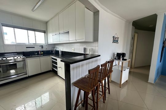 Cozinha de apartamento para alugar com 3 quartos, 135m² em Itararé, São Vicente