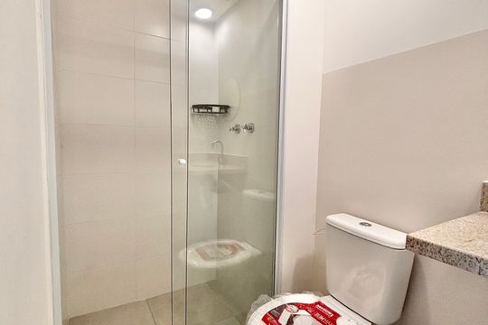 Banheiro suíte 1 de apartamento para alugar com 2 quartos, 60m² em Vila Osasco, Osasco