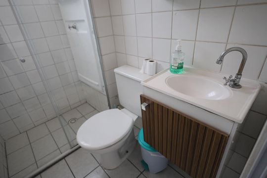 Banheiro de apartamento para alugar com 2 quartos, 60m² em Piratininga, Osasco