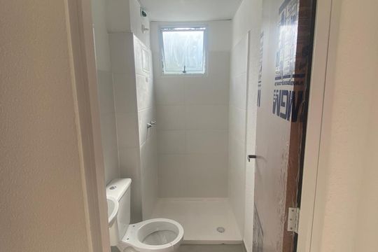 Banheiro de apartamento para alugar com 2 quartos, 44m² em Jardim Alvorada, Nova Iguaçu