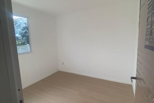 Quarto 2 de apartamento para alugar com 2 quartos, 44m² em Jardim Alvorada, Nova Iguaçu