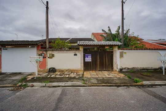 Fachada de casa para alugar com 2 quartos, 75m² em Itaupuaçu, Maricá