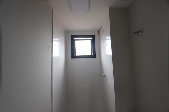 Banheiro de apartamento para alugar com 2 quartos, 42m² em Parque Savoy City, São Paulo