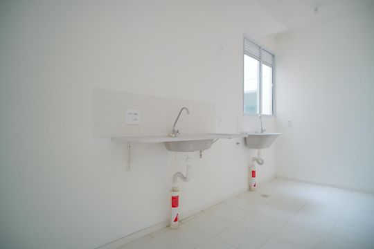 Cozinha de apartamento à venda com 2 quartos, 42m² em Rubem Berta, Porto Alegre