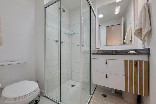 Banheiro  de kitnet/studio à venda com 1 quarto, 31m² em Vila Cordeiro, São Paulo