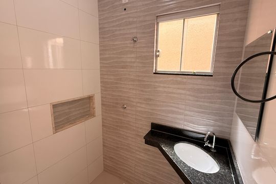 Banheiro da Suíte de casa para alugar com 2 quartos, 130m² em Setor Tres Marias, Goiânia