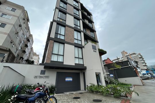 Fachada de kitnet/studio para alugar com 1 quarto, 35m² em Pantanal, Florianópolis