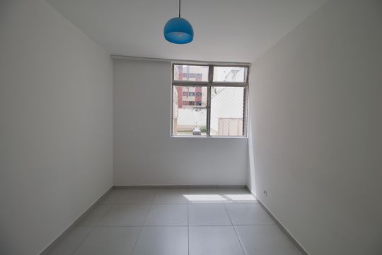 Quarto 1 de apartamento para alugar com 2 quartos, 69m² em Centro, Curitiba