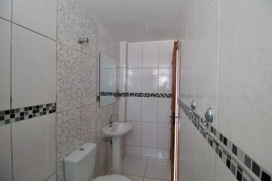 Banheiro de apartamento para alugar com 2 quartos, 69m² em Centro, Curitiba