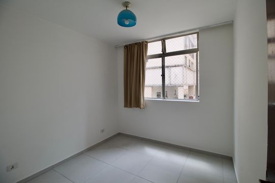 Quarto 2 de apartamento para alugar com 2 quartos, 69m² em Centro, Curitiba